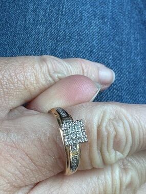 -10k gold .03 diamond cluster engagement ring